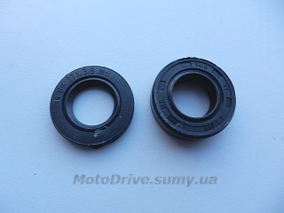 Сальники двигателя F80 (пара).