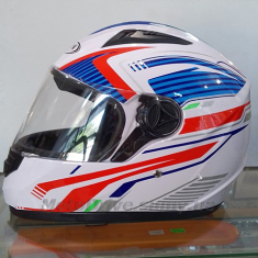 Шлем закрытый FXW HF-111, бело-красно-синий.